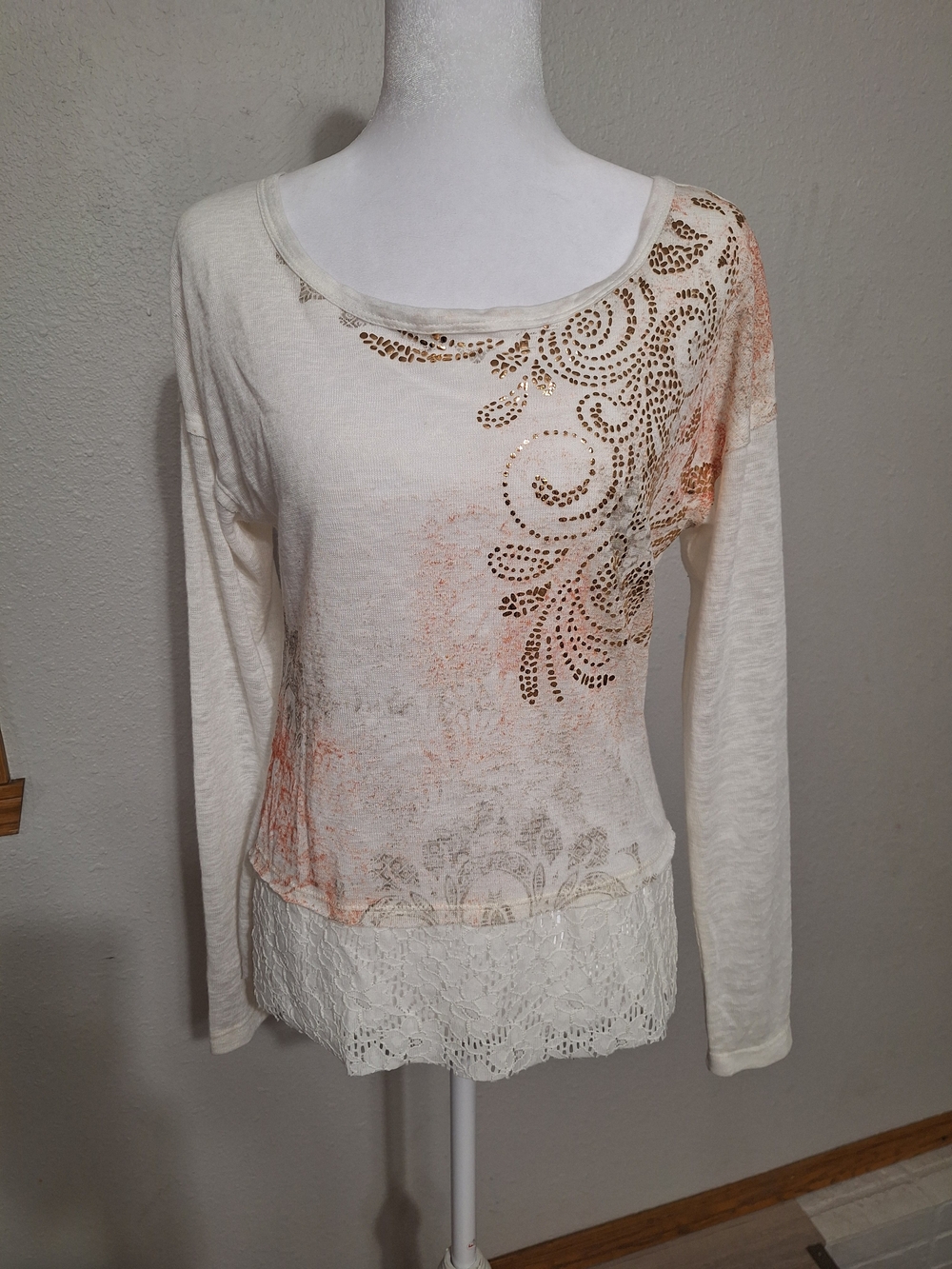 Cream Long-Sleeve Lace-Hem Tee with Metallic Swirl Detail